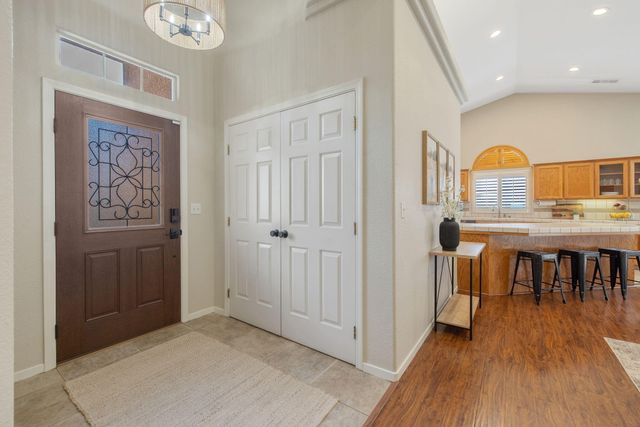 2600 W Oakridge Avenue, Visalia, CA 93291