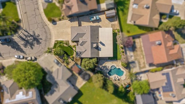 2600 W Oakridge Avenue, Visalia, CA 93291