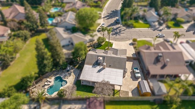 2600 W Oakridge Avenue, Visalia, CA 93291