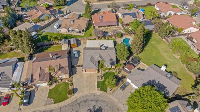 2600 W Oakridge Avenue, Visalia, CA 93291