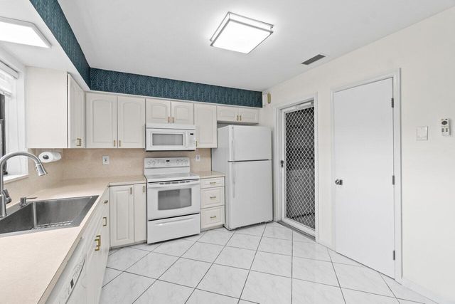 9750 Tabebuia Tree Drive A, Boynton Beach, FL 33436