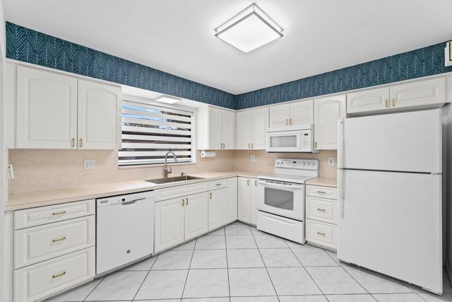 9750 Tabebuia Tree Drive A, Boynton Beach, FL 33436