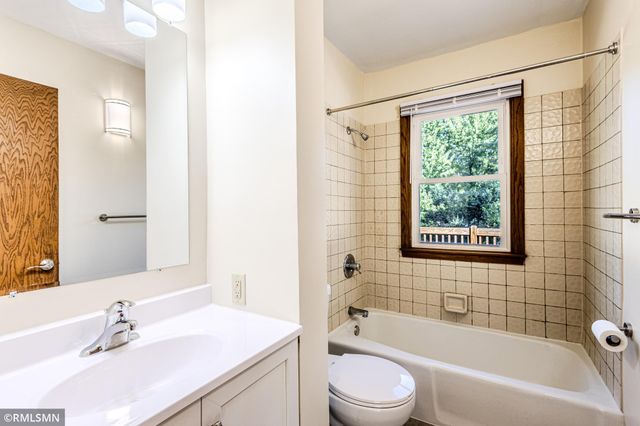 6823 E River Road NE, Fridley, MN 55432