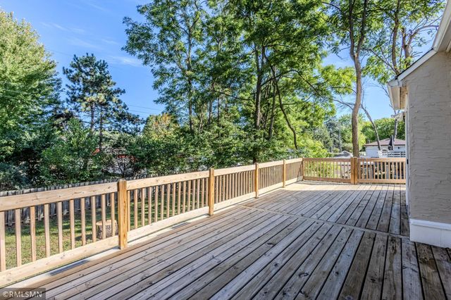 6823 E River Road NE, Fridley, MN 55432