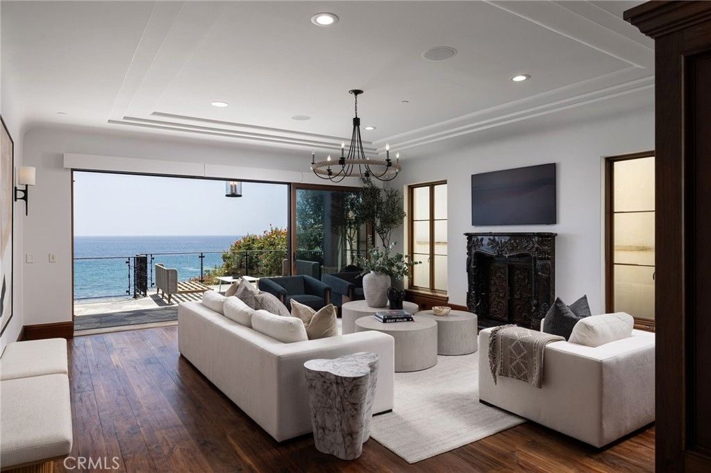 Image 11 of property listing at 177 Shorecliff Road, Corona Del Mar, CA 92625