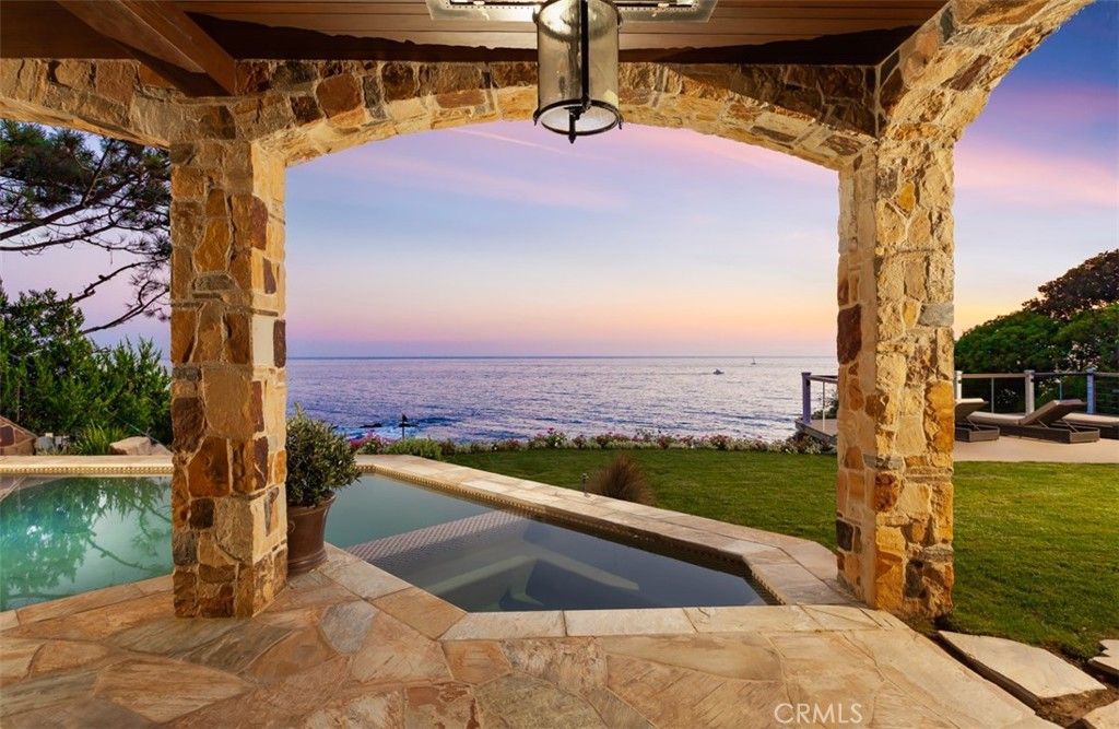 Image 15 of property listing at 177 Shorecliff Road, Corona Del Mar, CA 92625