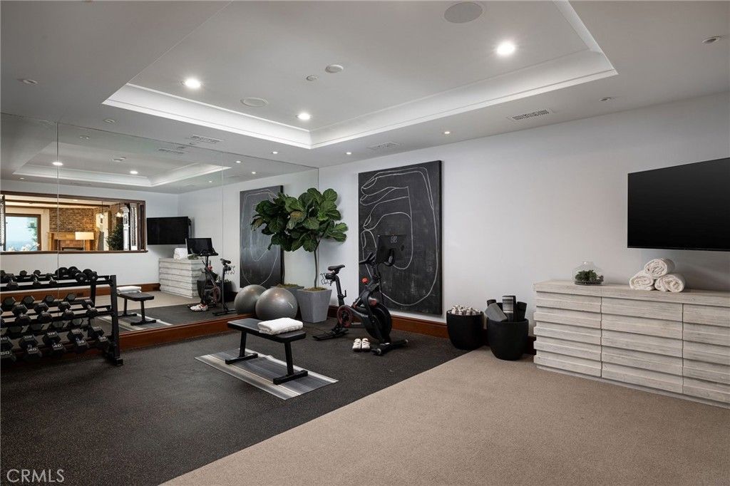 Image 19 of property listing at 177 Shorecliff Road, Corona Del Mar, CA 92625