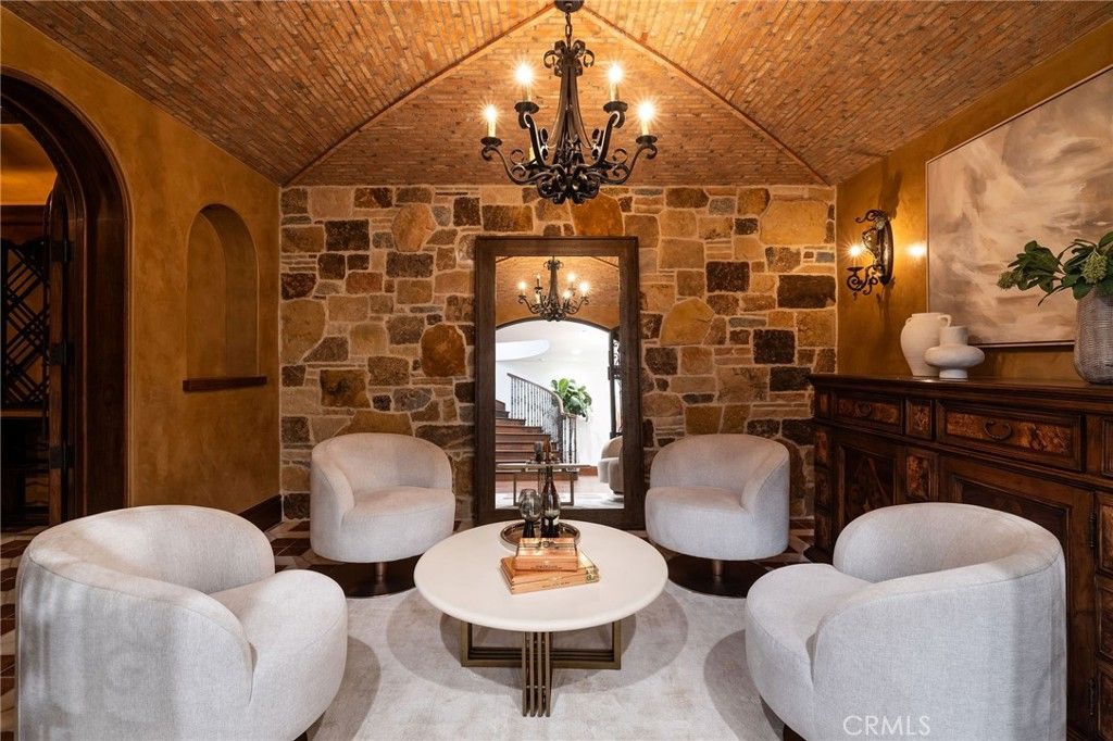 Image 21 of property listing at 177 Shorecliff Road, Corona Del Mar, CA 92625