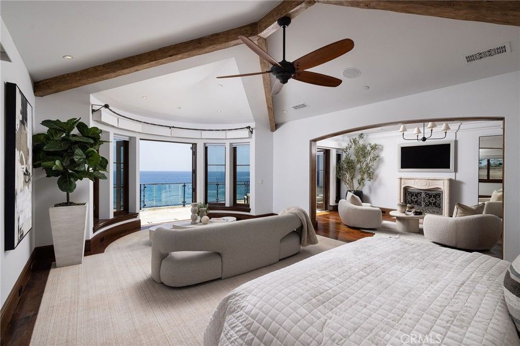 Image 25 of property listing at 177 Shorecliff Road, Corona Del Mar, CA 92625