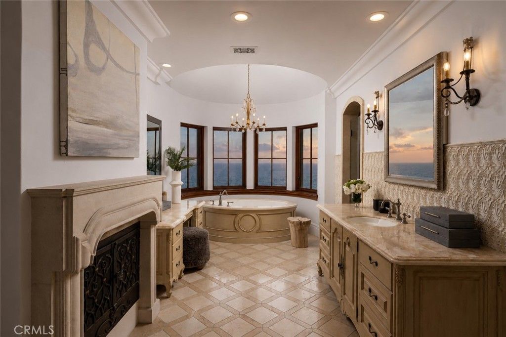 Image 28 of property listing at 177 Shorecliff Road, Corona Del Mar, CA 92625
