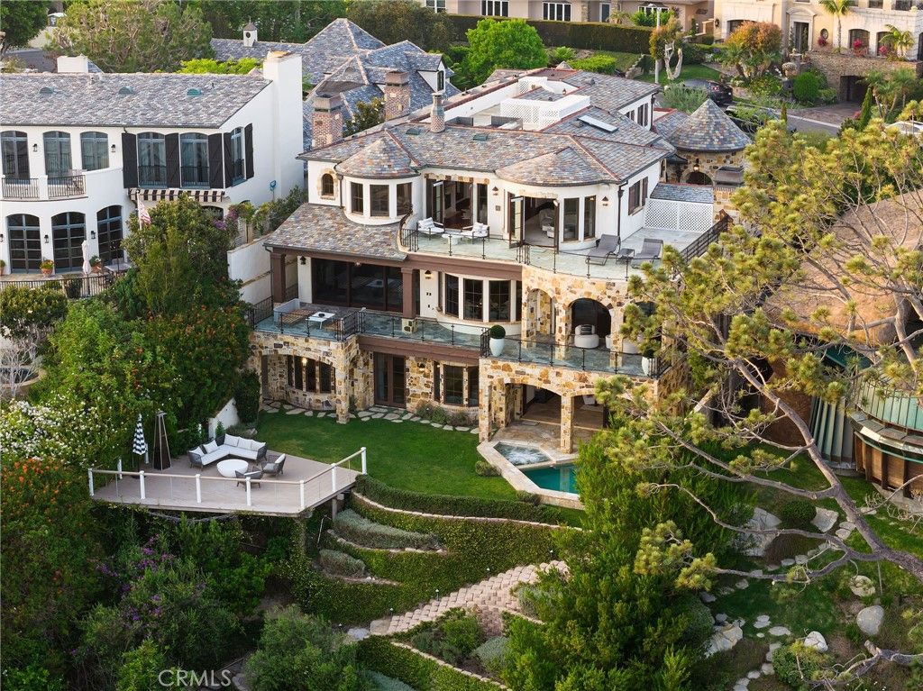 Image 3 of property listing at 177 Shorecliff Road, Corona Del Mar, CA 92625
