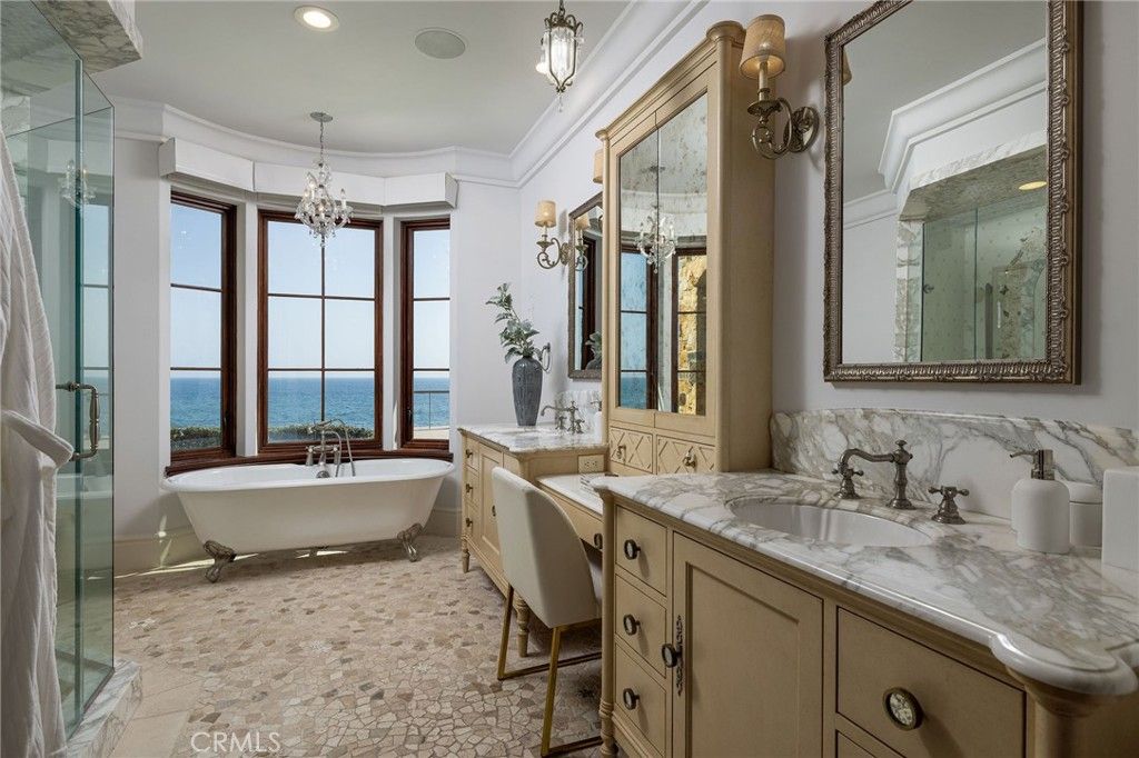 Image 32 of property listing at 177 Shorecliff Road, Corona Del Mar, CA 92625