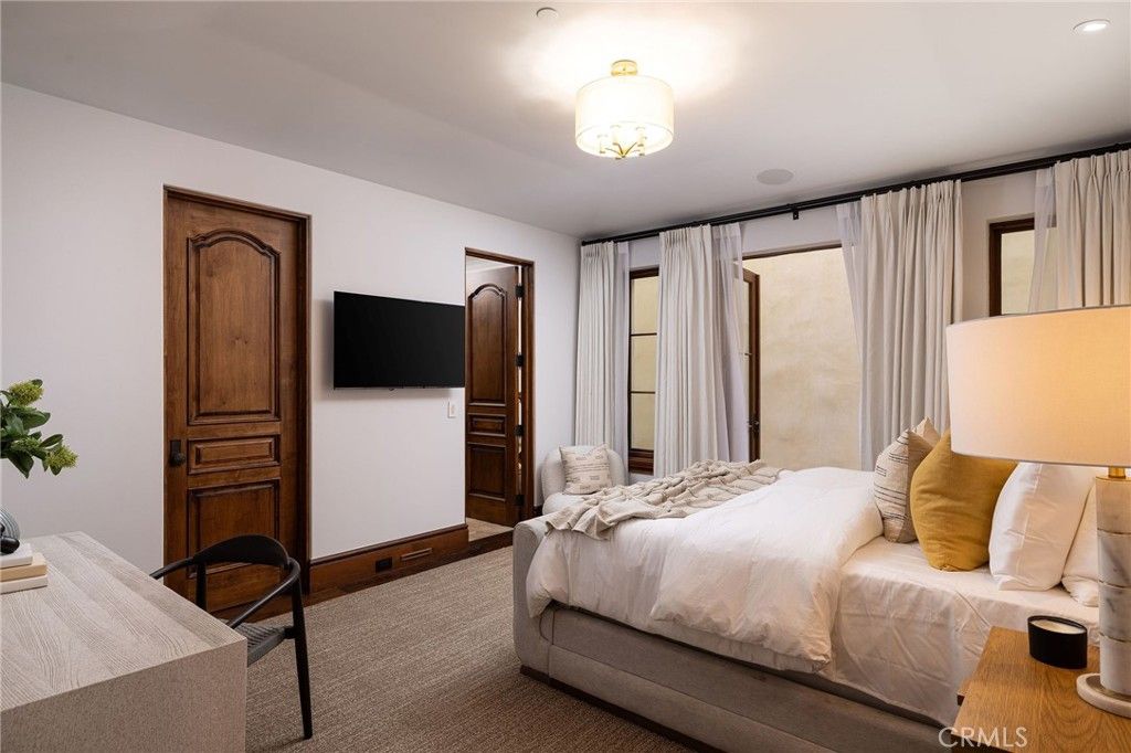 Image 33 of property listing at 177 Shorecliff Road, Corona Del Mar, CA 92625
