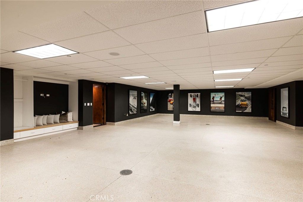 Image 36 of property listing at 177 Shorecliff Road, Corona Del Mar, CA 92625