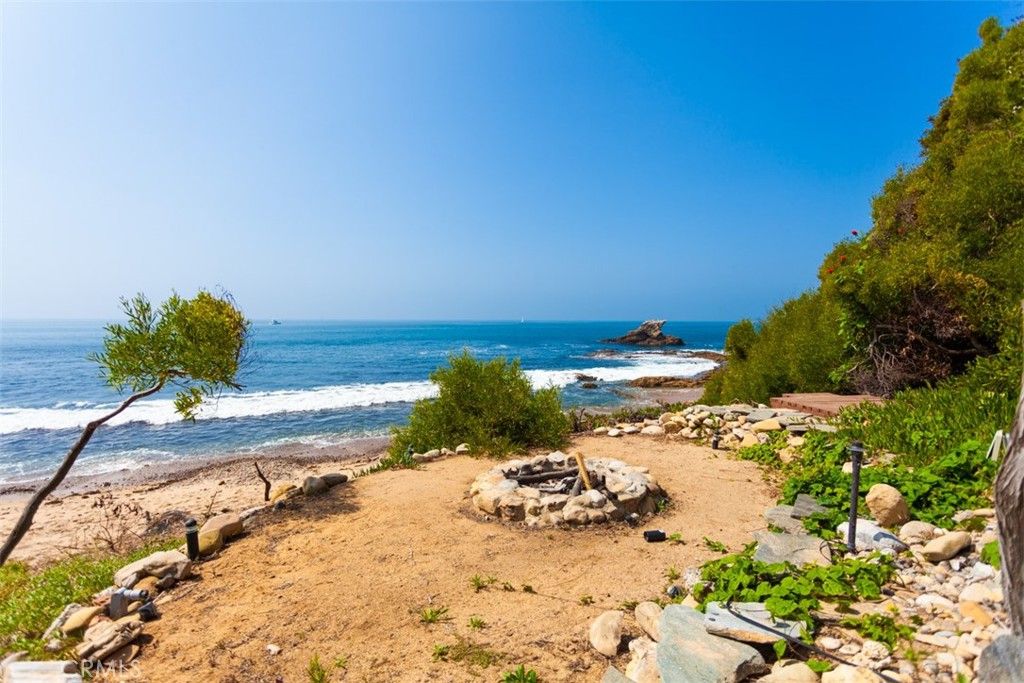 Image 5 of property listing at 177 Shorecliff Road, Corona Del Mar, CA 92625