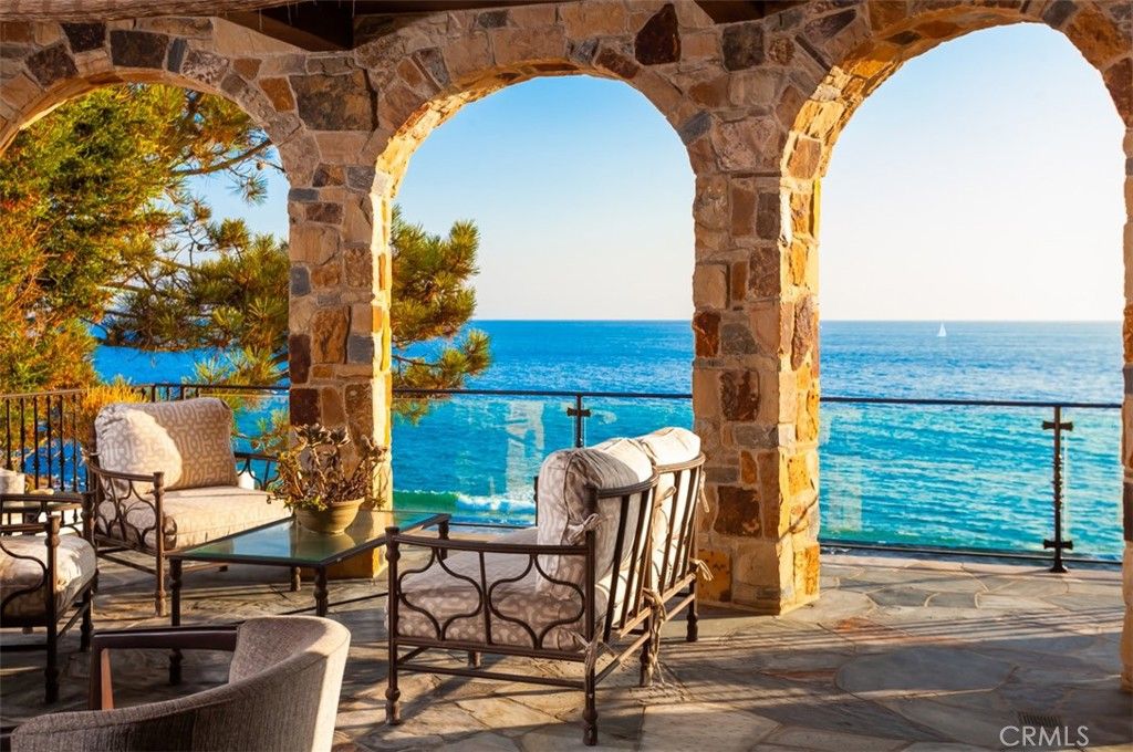 Image 8 of property listing at 177 Shorecliff Road, Corona Del Mar, CA 92625