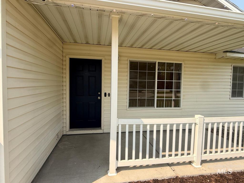 912 S Chestnut St, Nampa, ID 83686 photo 3