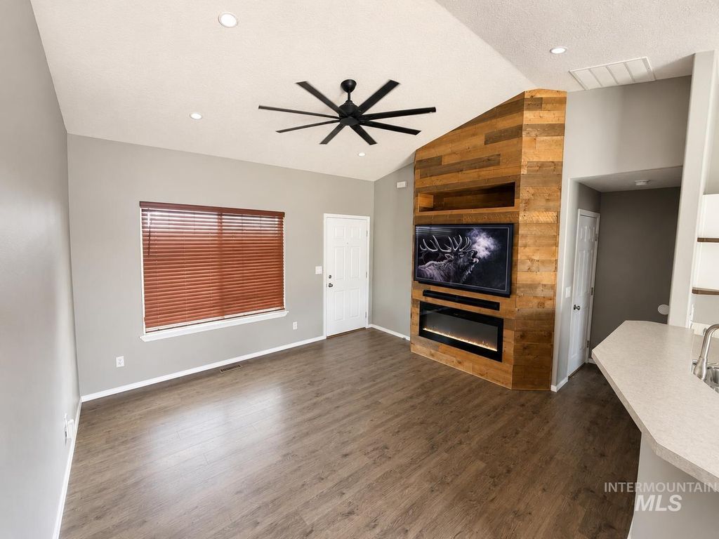 912 S Chestnut St, Nampa, ID 83686 photo 5