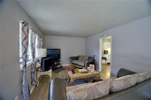 1836 E 78th Street, Kansas City, MO 64132