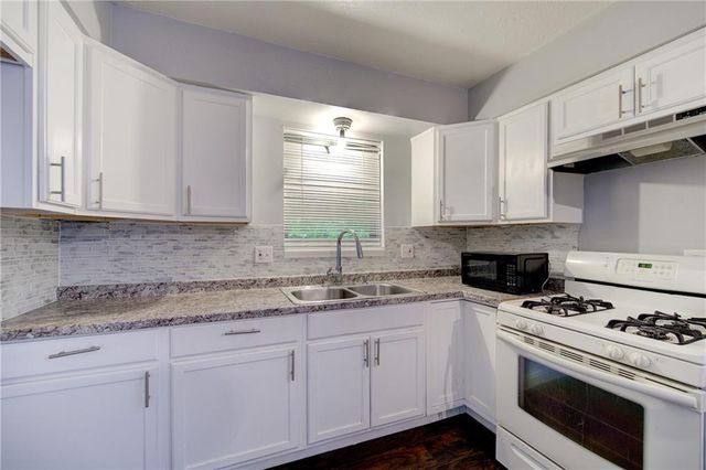 1836 E 78th Street, Kansas City, MO 64132
