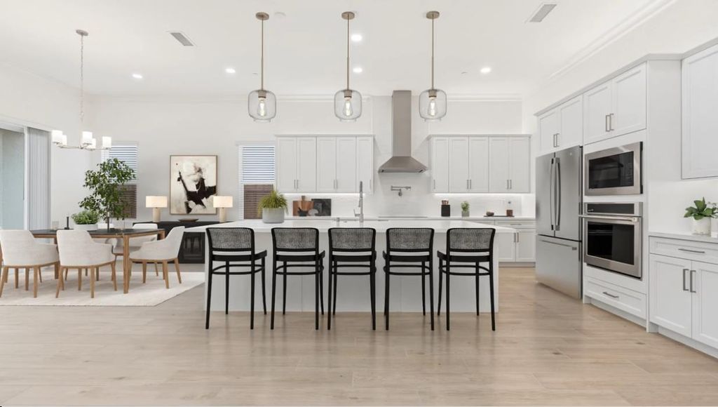 Image 3 of property listing at 1638 Summerset Lane, Clovis, CA 93619