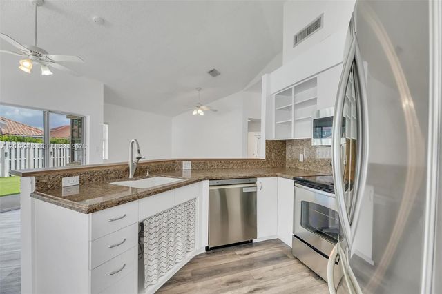 535 Somerset Way, Weston, FL 33326