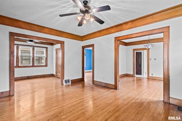 1204 MACARTHUR Boulevard, Springfield, IL 62704