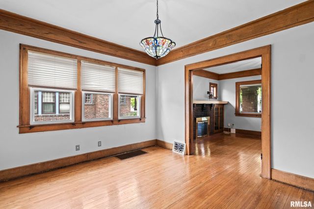 1204 MACARTHUR Boulevard, Springfield, IL 62704