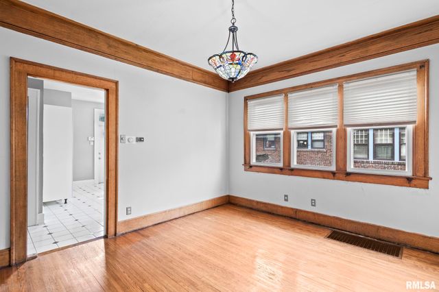 1204 MACARTHUR Boulevard, Springfield, IL 62704