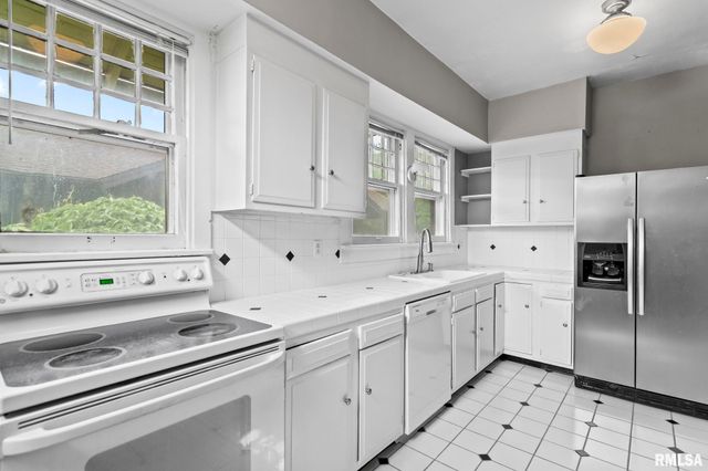 1204 MACARTHUR Boulevard, Springfield, IL 62704
