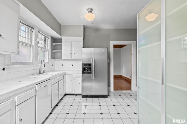 1204 MACARTHUR Boulevard, Springfield, IL 62704