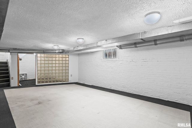 1204 MACARTHUR Boulevard, Springfield, IL 62704