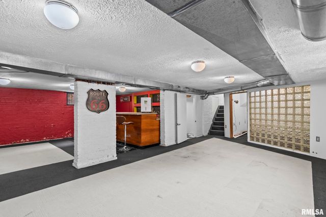 1204 MACARTHUR Boulevard, Springfield, IL 62704