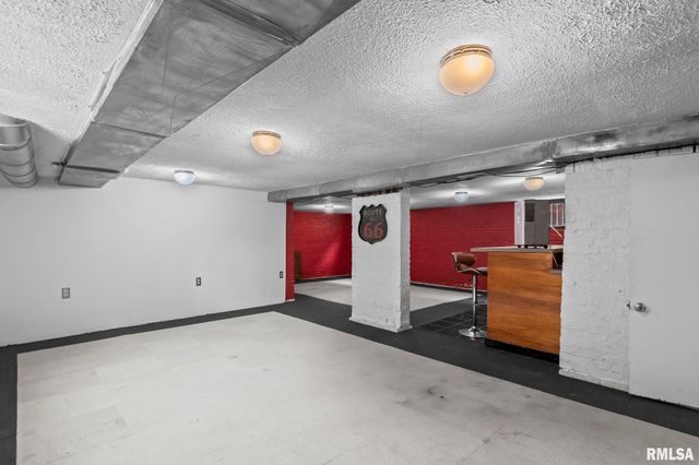 1204 MACARTHUR Boulevard, Springfield, IL 62704