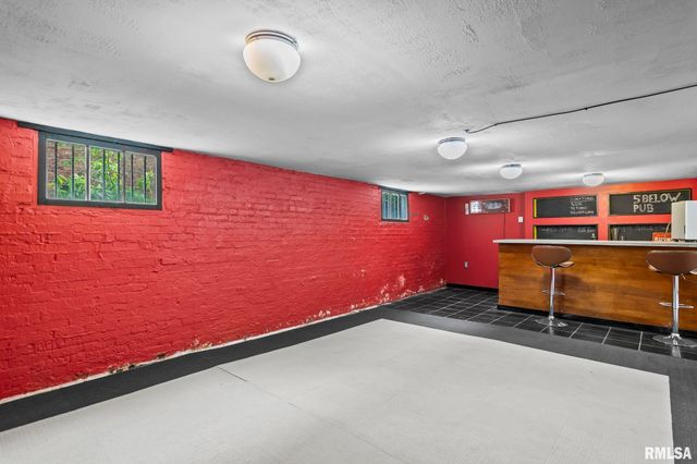 1204 MACARTHUR Boulevard, Springfield, IL 62704