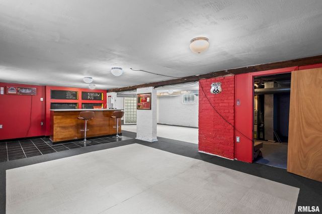 1204 MACARTHUR Boulevard, Springfield, IL 62704