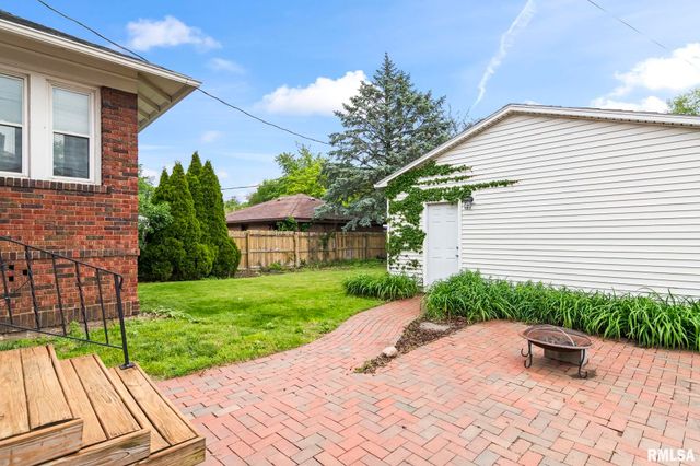 1204 MACARTHUR Boulevard, Springfield, IL 62704
