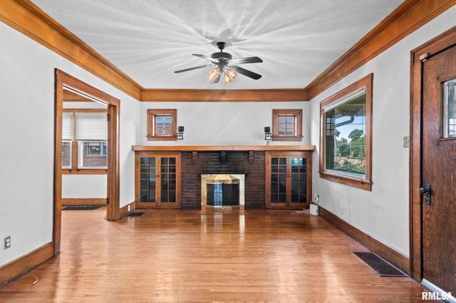 1204 MACARTHUR Boulevard, Springfield, IL 62704