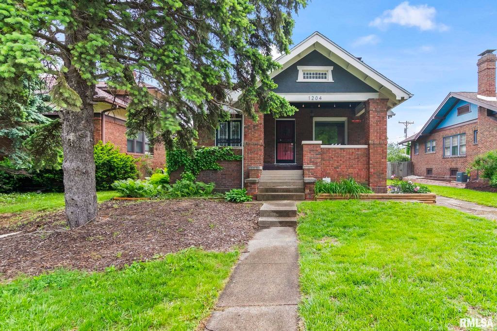 1204 MACARTHUR Boulevard, Springfield, IL 62704