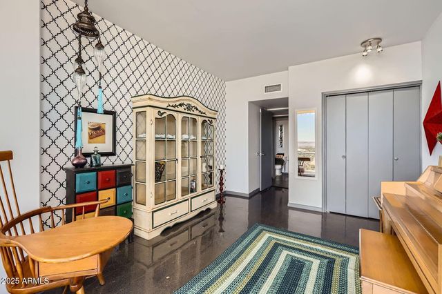 207 W Clarendon Avenue G18, Phoenix, AZ 85013