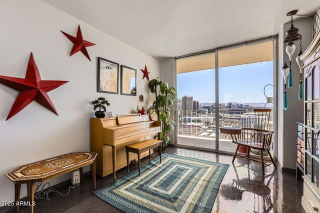 207 W Clarendon Avenue G18, Phoenix, AZ 85013