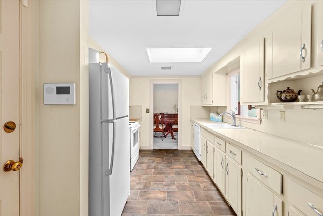 2 Par 3 Dr, Yarmouth, MA 02664