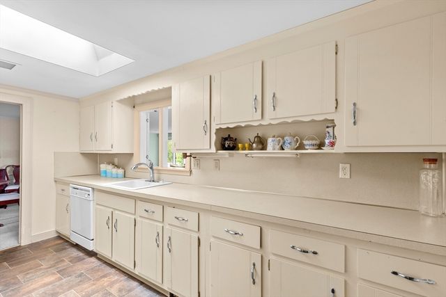 2 Par 3 Dr, Yarmouth, MA 02664