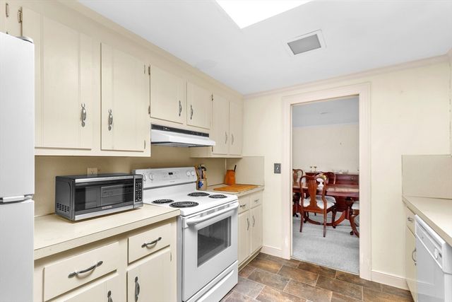 2 Par 3 Dr, Yarmouth, MA 02664