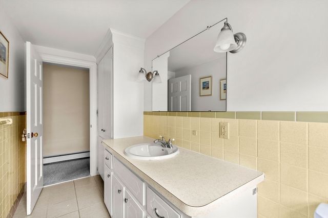 2 Par 3 Dr, Yarmouth, MA 02664