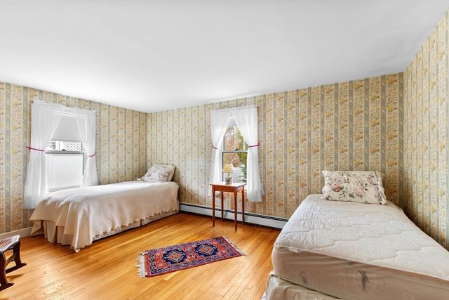 2 Par 3 Dr, Yarmouth, MA 02664