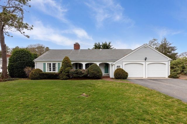 2 Par 3 Dr, Yarmouth, MA 02664