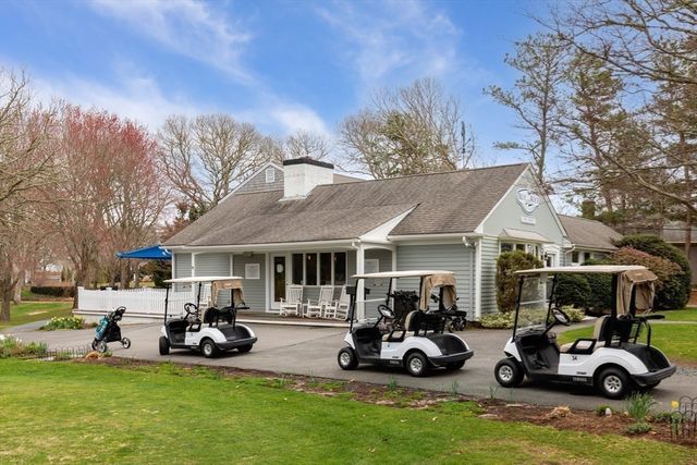 2 Par 3 Dr, Yarmouth, MA 02664