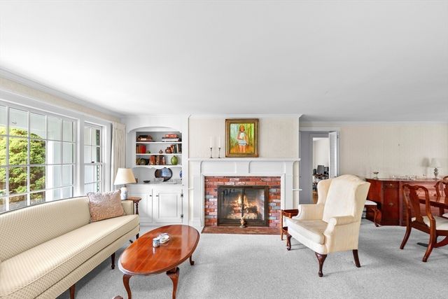 2 Par 3 Dr, Yarmouth, MA 02664