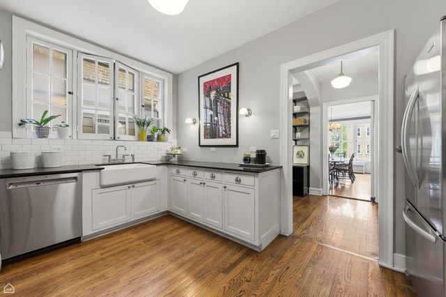 2060 W Farwell Avenue 2, Chicago, IL 60645
